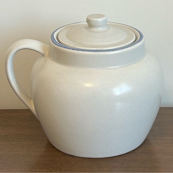 PFALTZGRAFF YORKTOWNE STONEWARE BEAN POT WITH HANDLE & LID #70 GRAY BLUE FLORAL - Picture 3 of 16